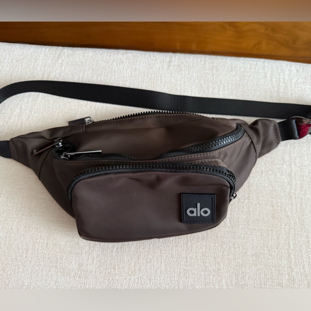 ALO Yoga Brown Belt Bag - Picture 2 of 6